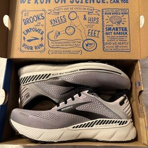 NEW/UNWORN - Brooks Adrenaline GTS 22 - Size 11.5 - Grey/Black